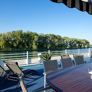 Bateau A Quai Le Chardonnay 4* Avignon